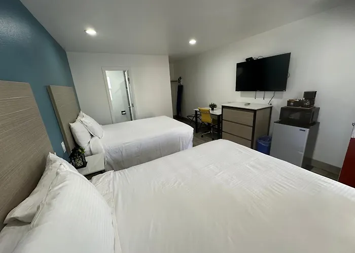 Town And Country Inn